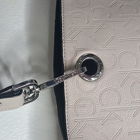 Calvin Klein Revsibe Tote Bag - Picture 4 of 9